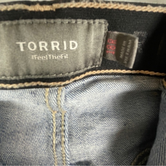 Torrid Cropped Jeans size 18R Medium Wash - Picture 9 of 11